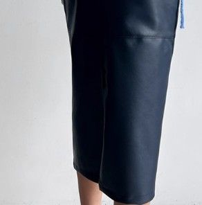 ブルベ夏/ブルベ冬服　本格レザー調ハイウエストタイトスカート