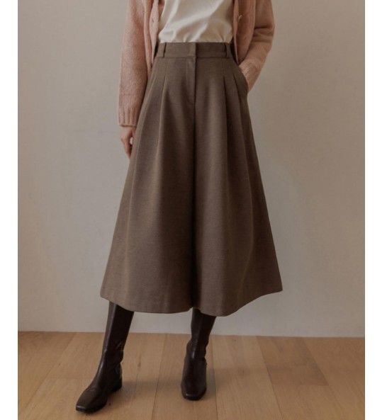 ブルベ夏/ブルベ冬服　上品な女性らしさを演出するハイウエストガウチョパンツ