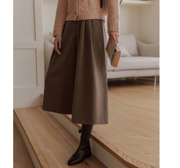 ブルベ夏/ブルベ冬服　上品な女性らしさを演出するハイウエストガウチョパンツ