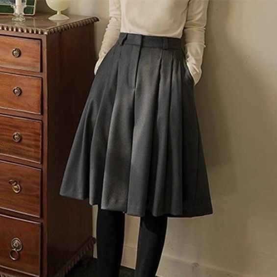 ブルベファッション 上品タック入り膝丈フレアスカート