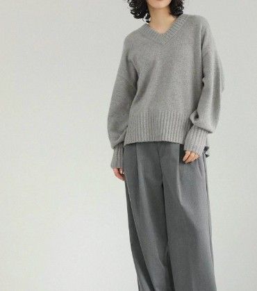 ブルベ夏/ブルベ冬服　ふわりと優しいブイネック長袖ニット