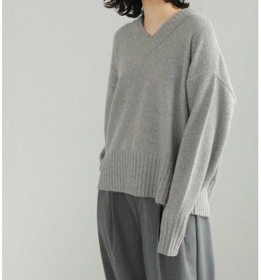 ブルベ夏/ブルベ冬服　ふわりと優しいブイネック長袖ニット