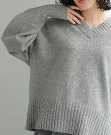 ブルベ夏/ブルベ冬服　ふわりと優しいブイネック長袖ニット