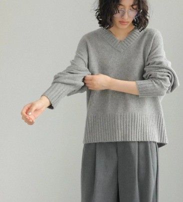 ブルベ夏/ブルベ冬服　ふわりと優しいブイネック長袖ニット