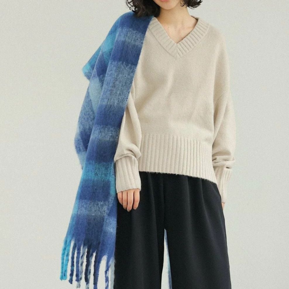 ブルベ夏/ブルベ冬服　ふわりと優しいブイネック長袖ニット