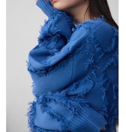 ブルベ夏/ブルベ冬服　 フリンジデザイン丸首長袖ニット