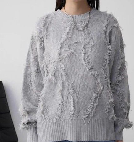 ブルベ夏/ブルベ冬服　 フリンジデザイン丸首長袖ニット