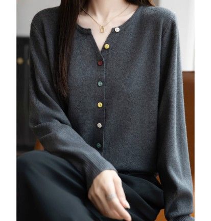 ブルベ夏/ブルベ冬服　マルチボタン配色カーディガン