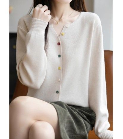 ブルベ夏/ブルベ冬服　マルチボタン配色カーディガン