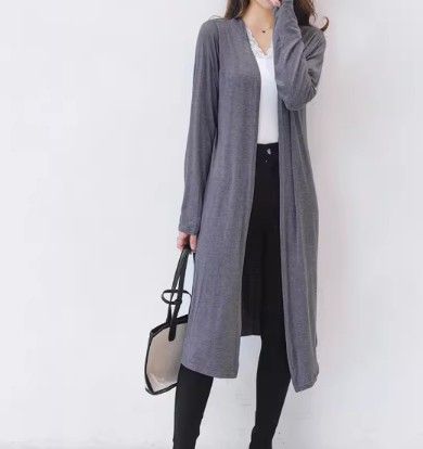 ブルベ夏/ブルベ冬服　上品なロング丈ニットカーディガン