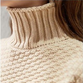 ブルベ夏/ブルベ冬服　立体編地タートルネックゆったりニット