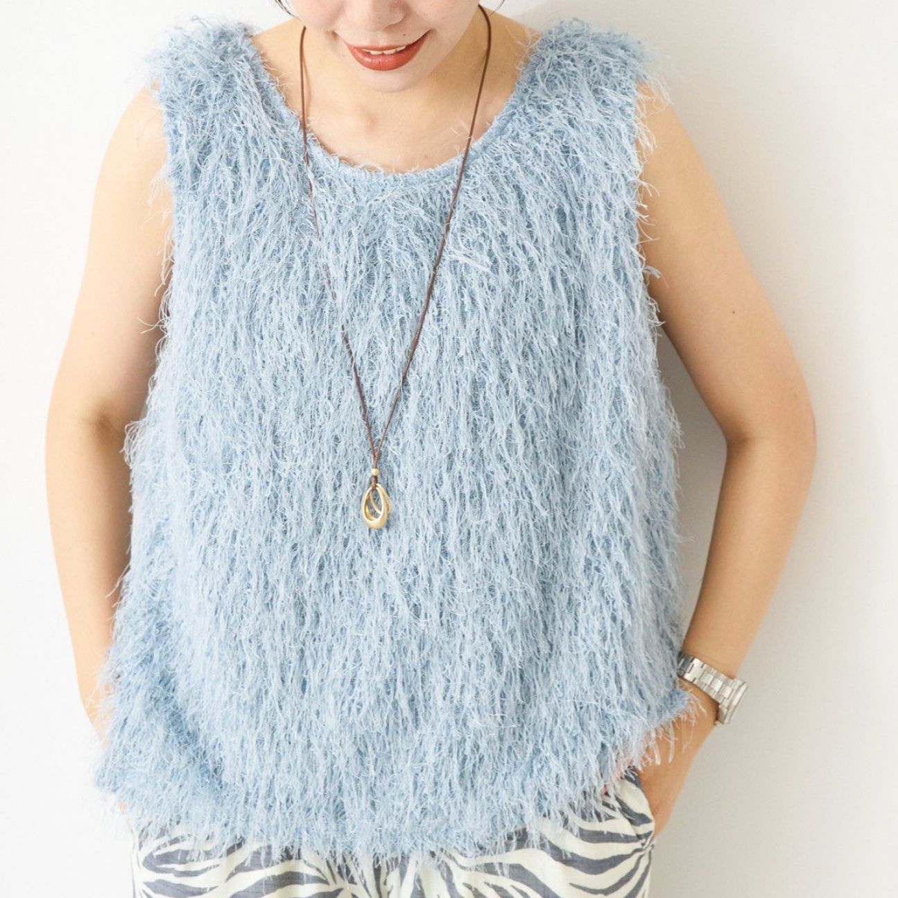 ブルベ夏/ブルベ冬服　ふわふわシャギー素材のノースリーブニットベスト