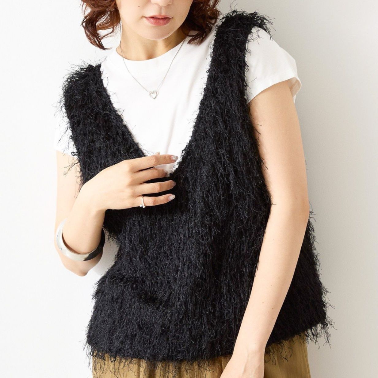 ブルベ夏/ブルベ冬服　ふわふわシャギー素材のノースリーブニットベスト