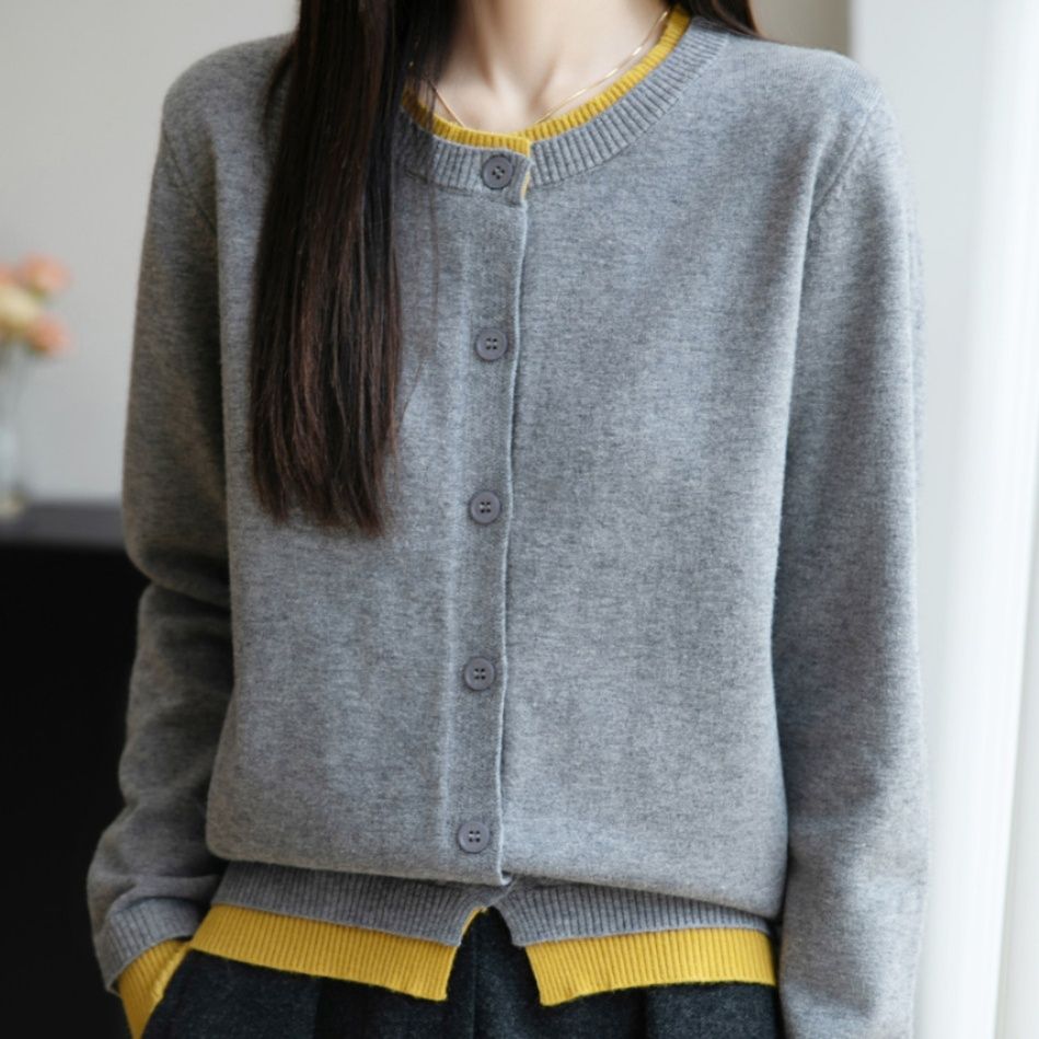 ブルベ夏/ブルベ冬服　配色ラインが映える丸襟ボタン留めニットカーディガン