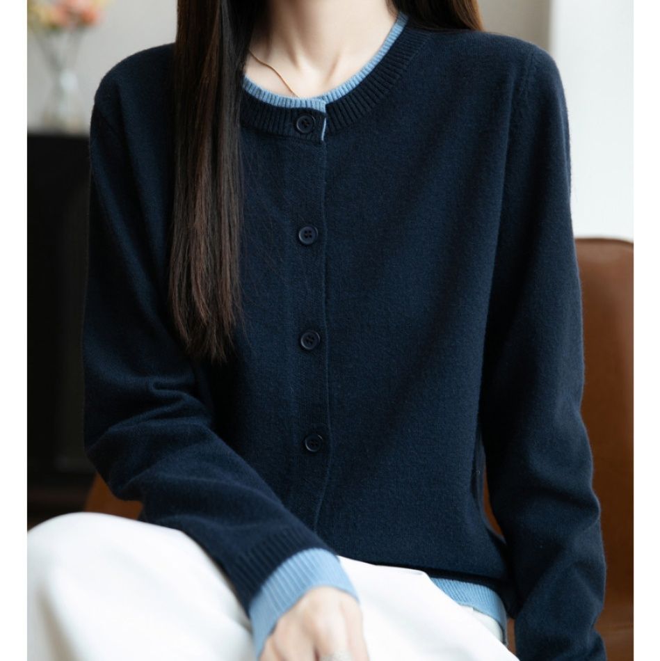 ブルベ夏/ブルベ冬服　配色ラインが映える丸襟ボタン留めニットカーディガン