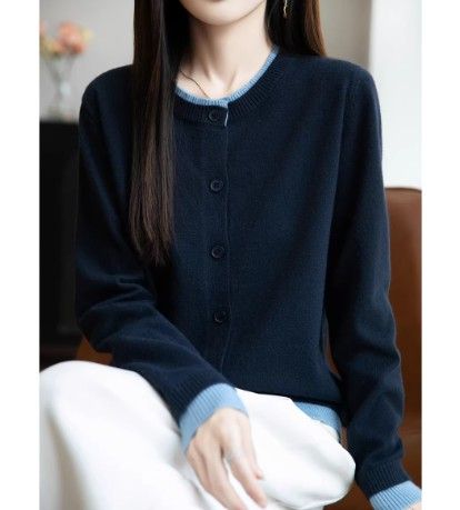 ブルベ夏/ブルベ冬服　配色ラインが映える丸襟ボタン留めニットカーディガン
