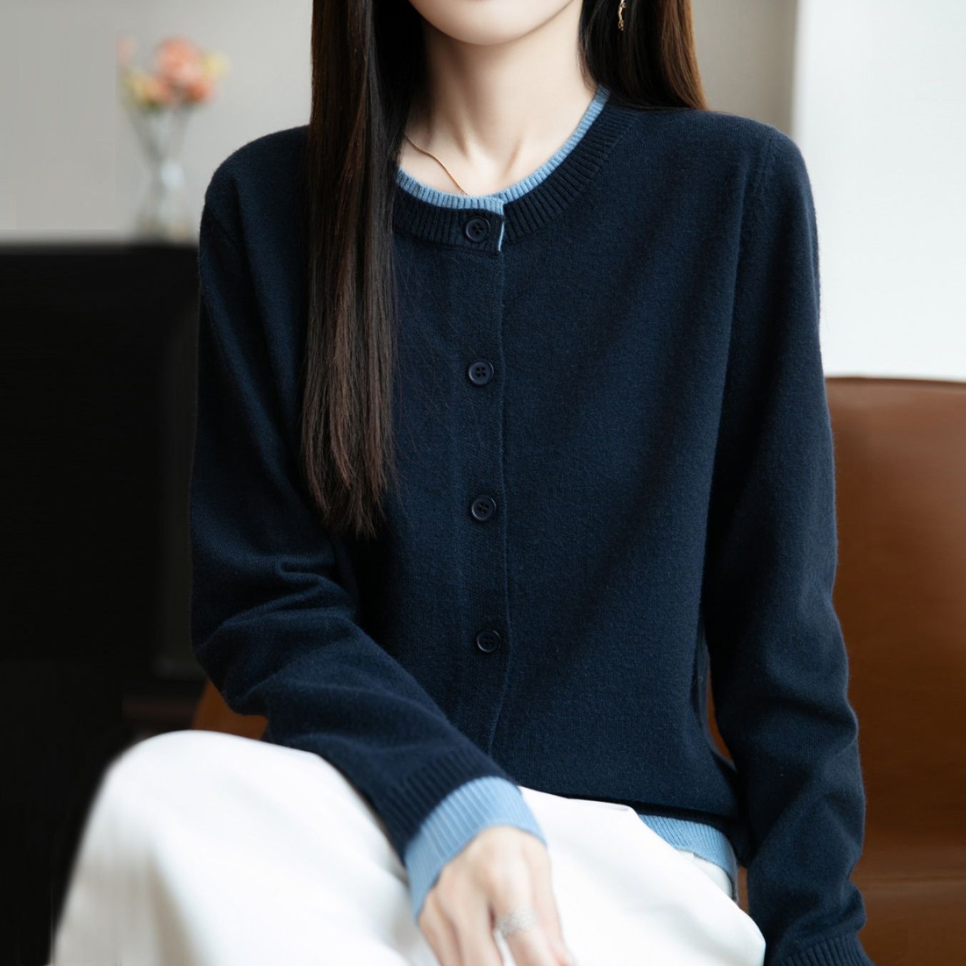 ブルベ夏/ブルベ冬服　配色ラインが映える丸襟ボタン留めニットカーディガン