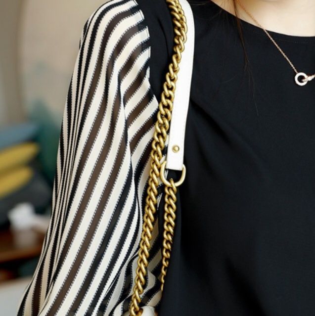 ブルベ冬服　異素材切替袖バイカラーブラウス