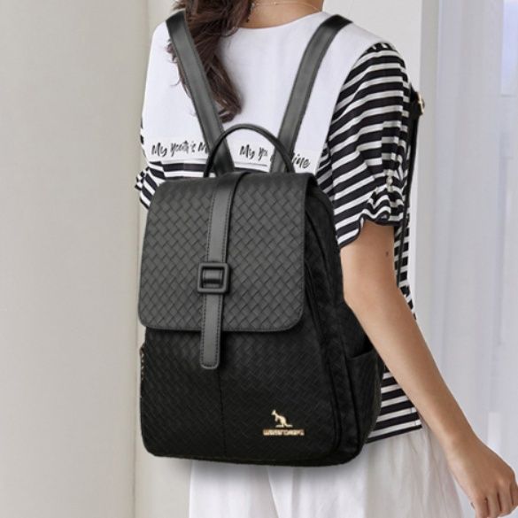 ブルベ冬バッグ　 編み込みデザイン上品リュックサック