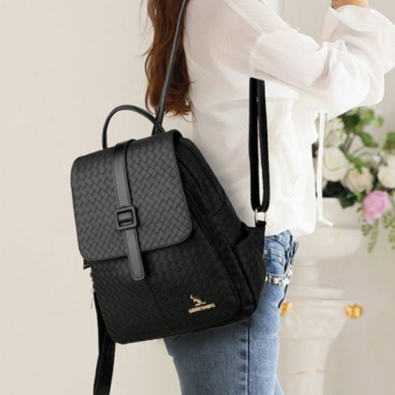 ブルベ冬バッグ　 編み込みデザイン上品リュックサック