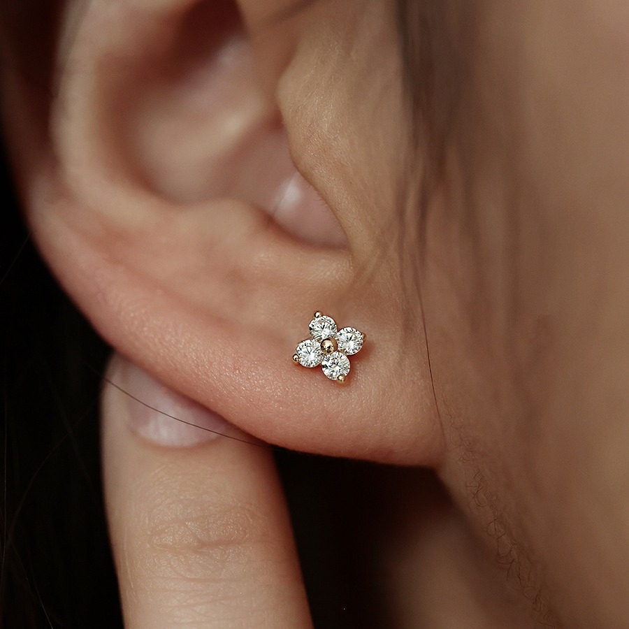 ブルベ夏/ブルベ冬服　ピアス S925 銀 フラワーピアス ジルコニア クローバー パーティーピアス かわいい ゴールド レディース