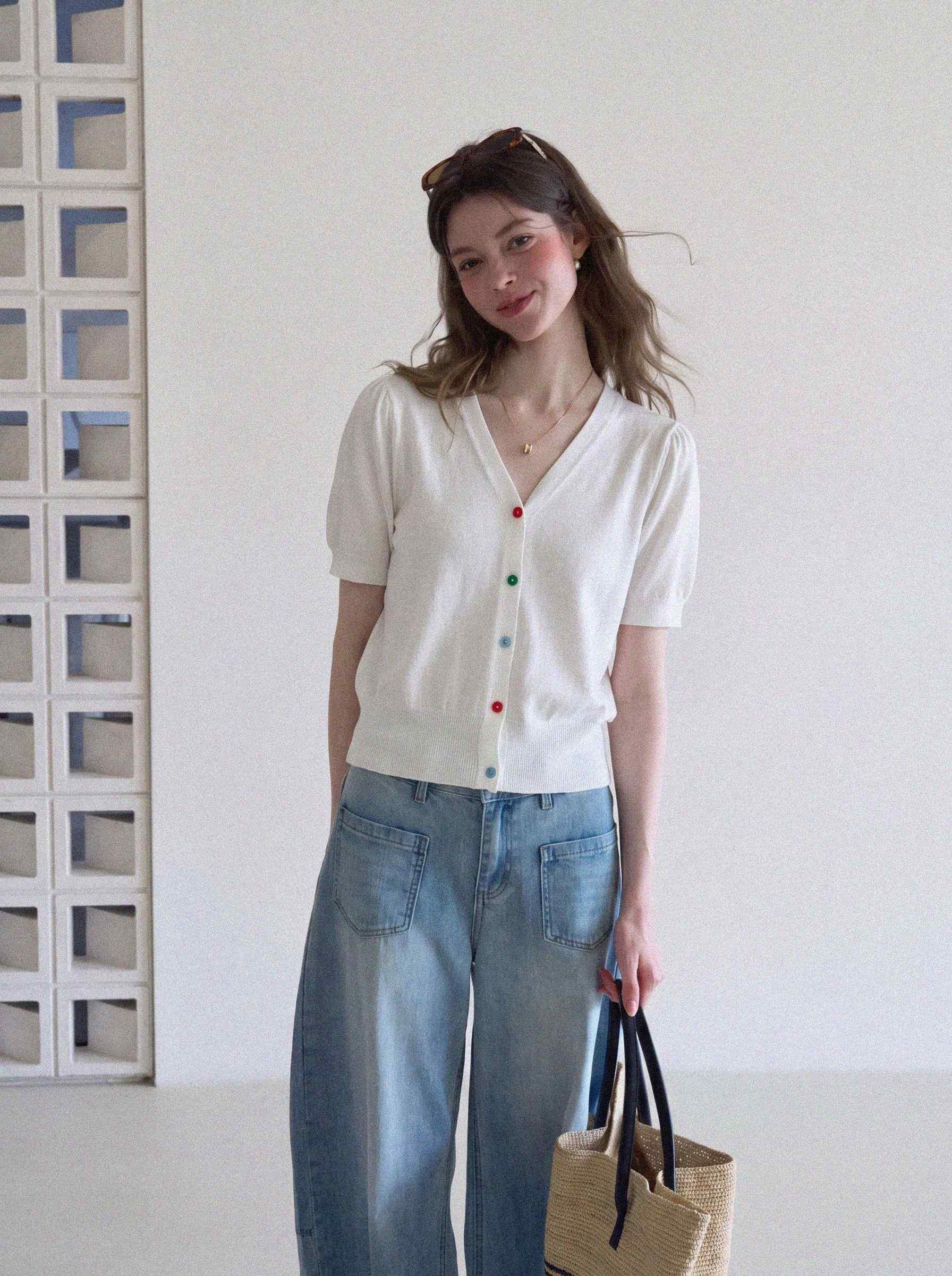 ブルベ夏服　Vネック 薄手半袖ニットトップス
