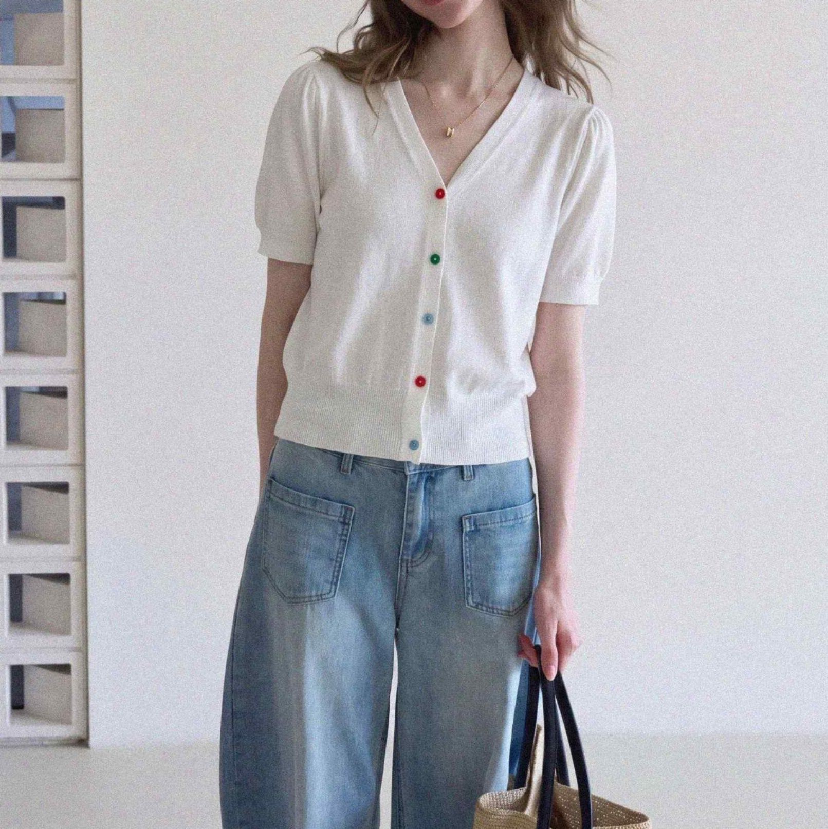 ブルベ夏服　Vネック 薄手半袖ニットトップス