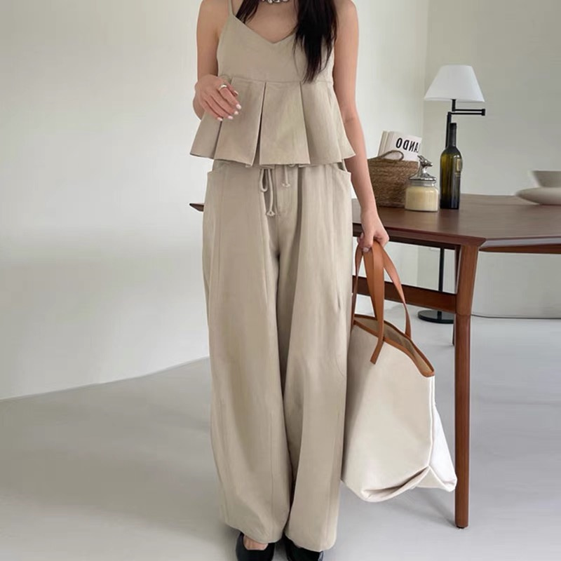 ブルベ服　リラックス風ノースリーブペプラム上下セットアップ（ブルベ夏向け・ブルベ冬向け）