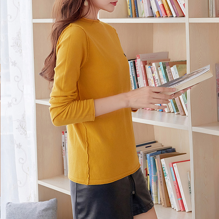 ニット　シンプル刺繍入りハイネックニット（ブルベ夏向け・ブルベ冬向け）