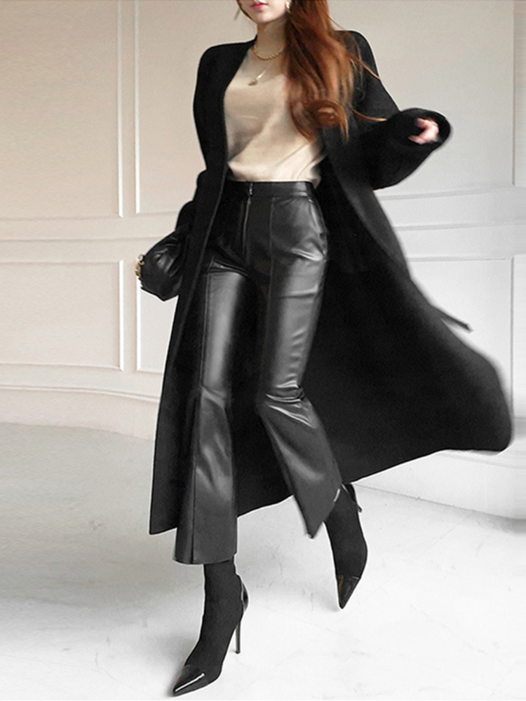 ブルベ夏/ブルベ冬服　高級感溢れる合成皮革九分丈フレアパンツ