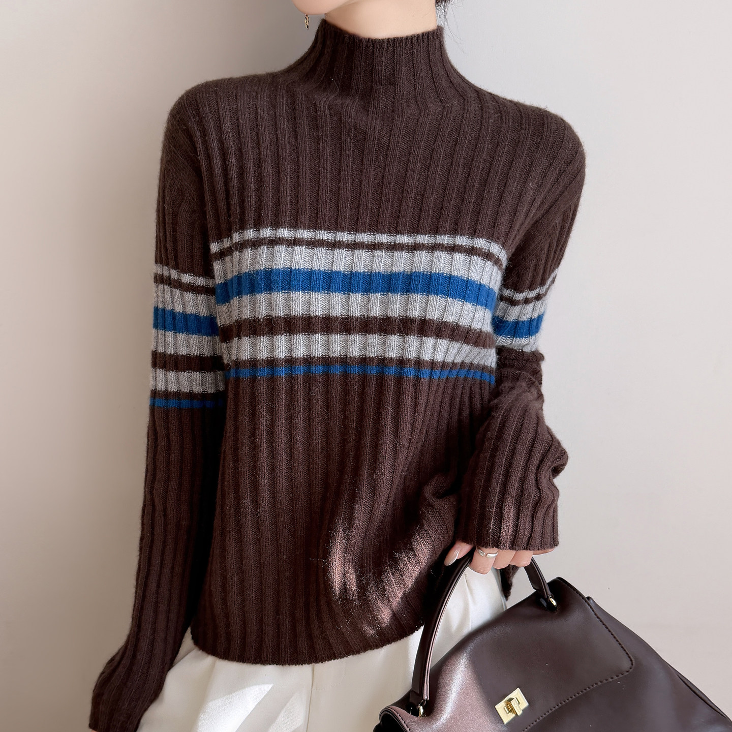ブルベ夏服　マルチボーダー柄タートルネックリブニット
