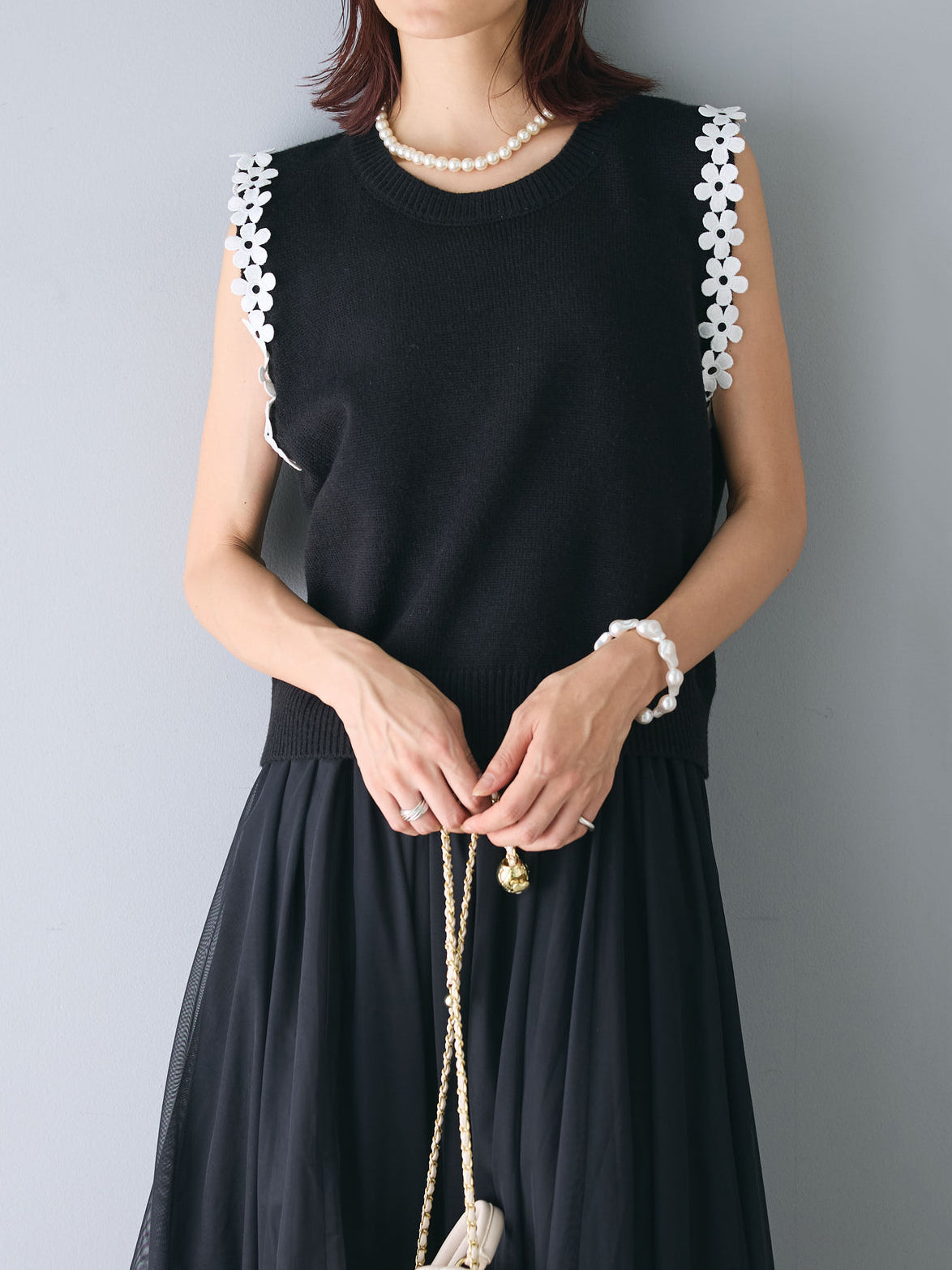 ブルベ服　花飾り刺繍 プリーツブラウス（ブルベ夏向け・ブルベ冬向け）