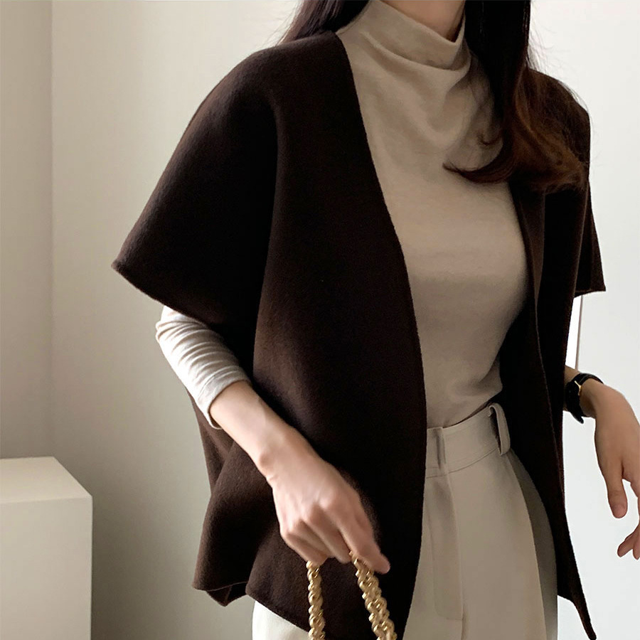 ブルベ夏服　上品な大人のゆったり袖なしウールベスト