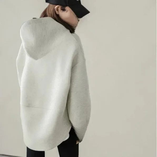 ブルベ夏/ブルベ冬服　大人の余裕を演出するゆったりフード付きパーカー