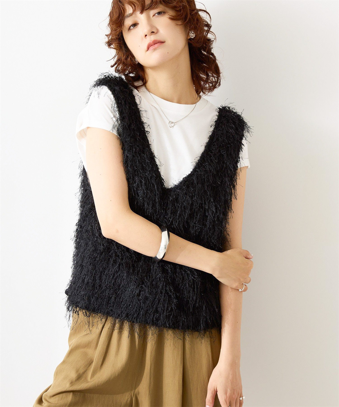 ブルベ夏/ブルベ冬服　ふわふわシャギー素材のノースリーブニットベスト