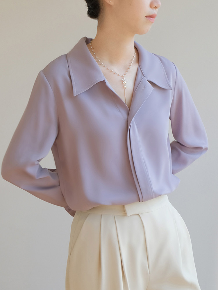ブルベファッション とろみ素材の開襟長袖ブラウス
