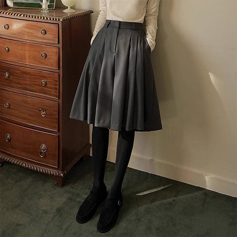 ブルベ夏/ブルベ冬服　上品プリーツ膝下丈フレアパンツ