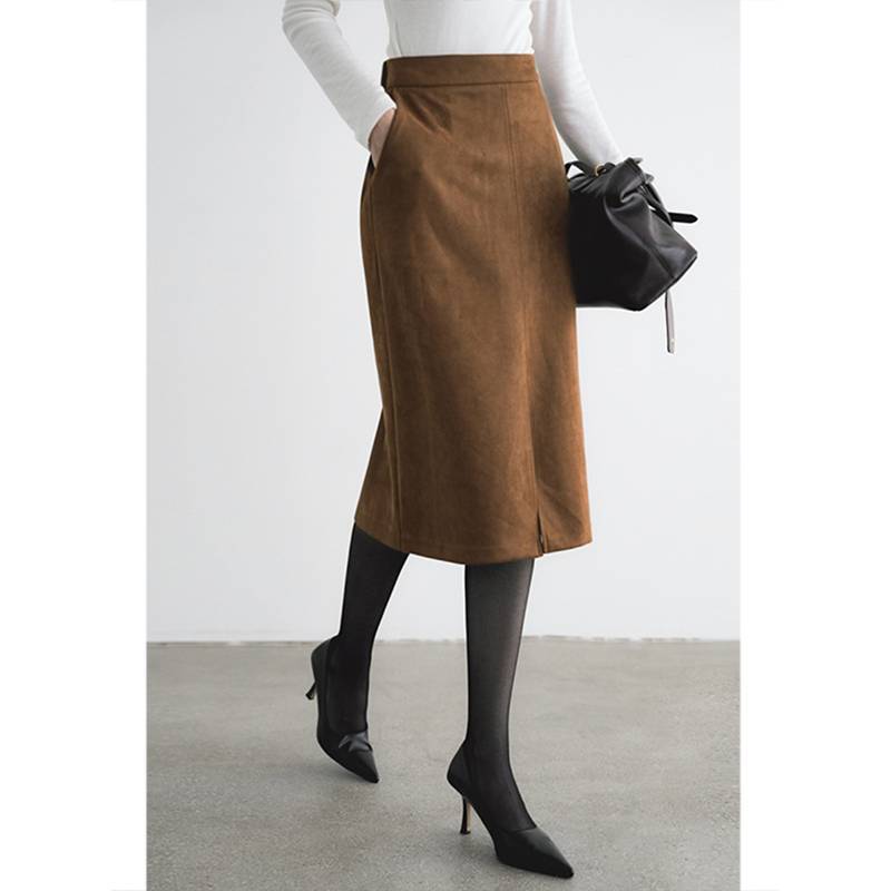 ブルベ冬服　上品スリット入りミディ丈タイトスカート