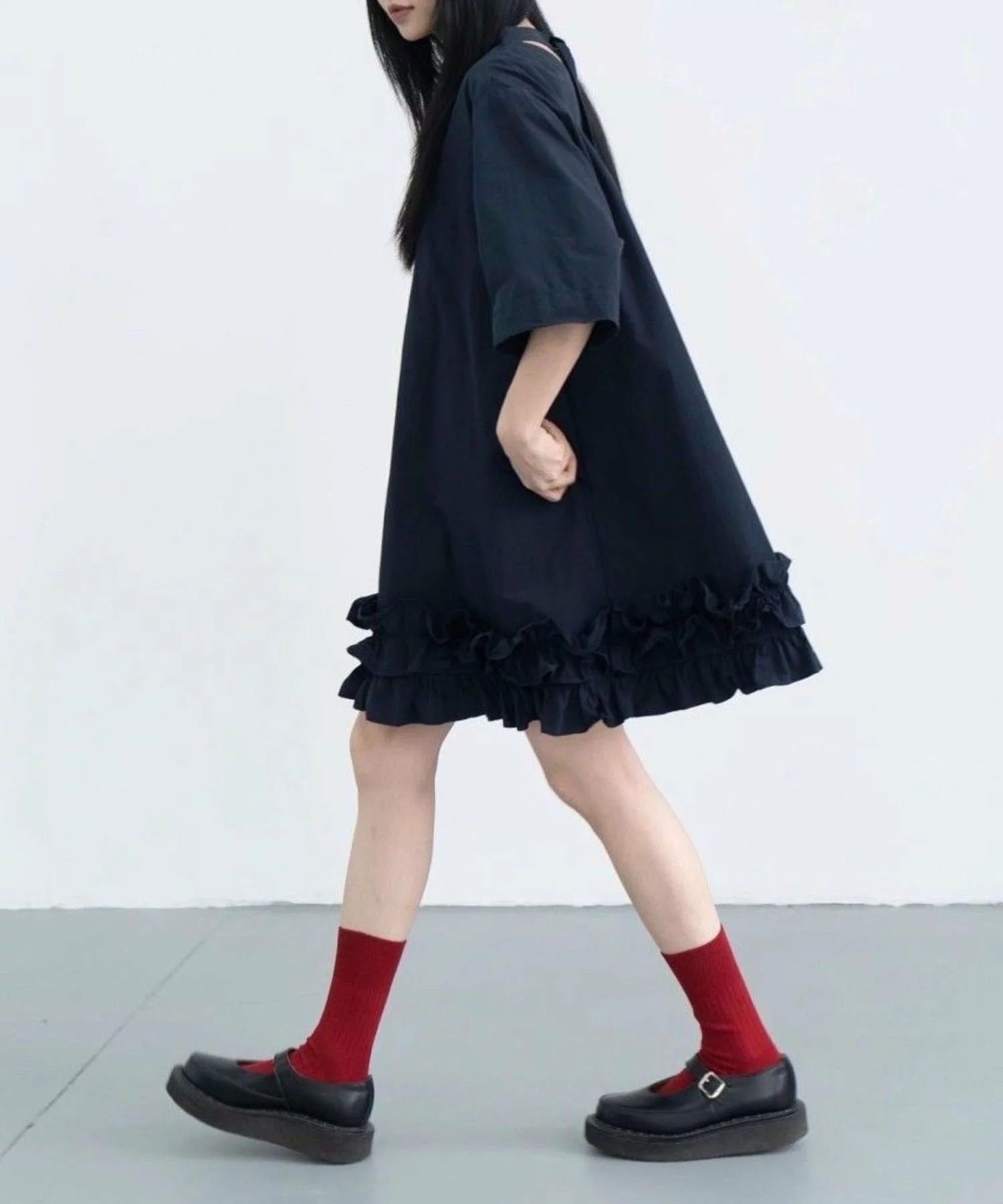 ブルベ服　韓国風 裾フリル 五分袖 Aラインワンピース（ブルベ冬向け）