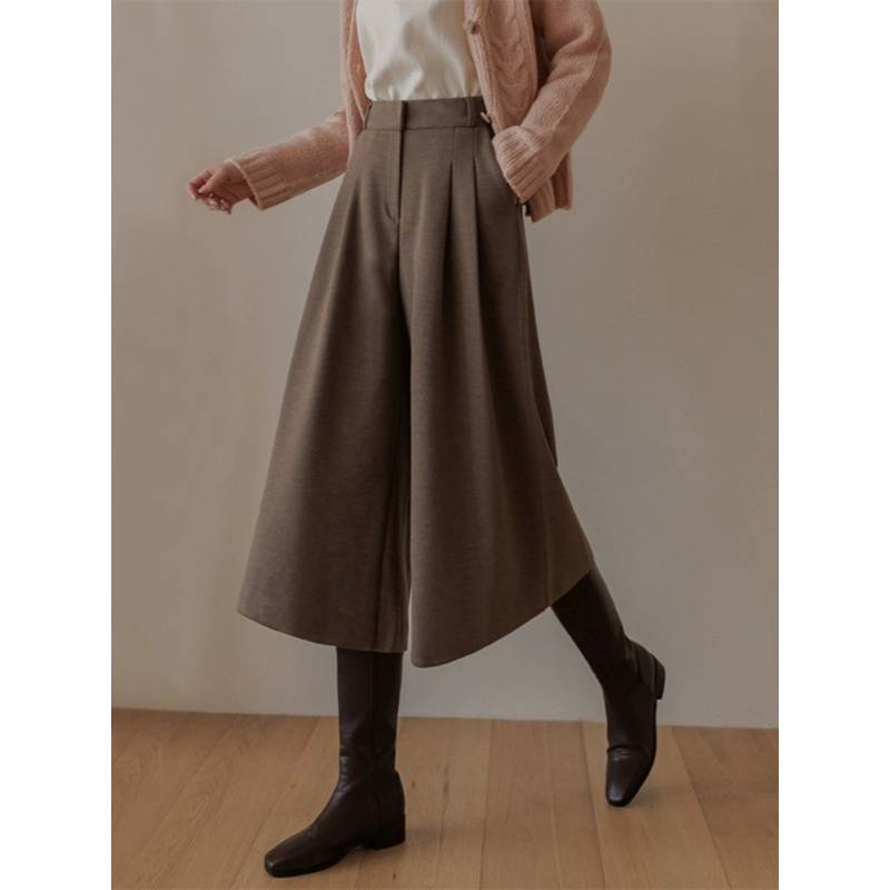 ブルベ夏/ブルベ冬服　上品な女性らしさを演出するハイウエストガウチョパンツ