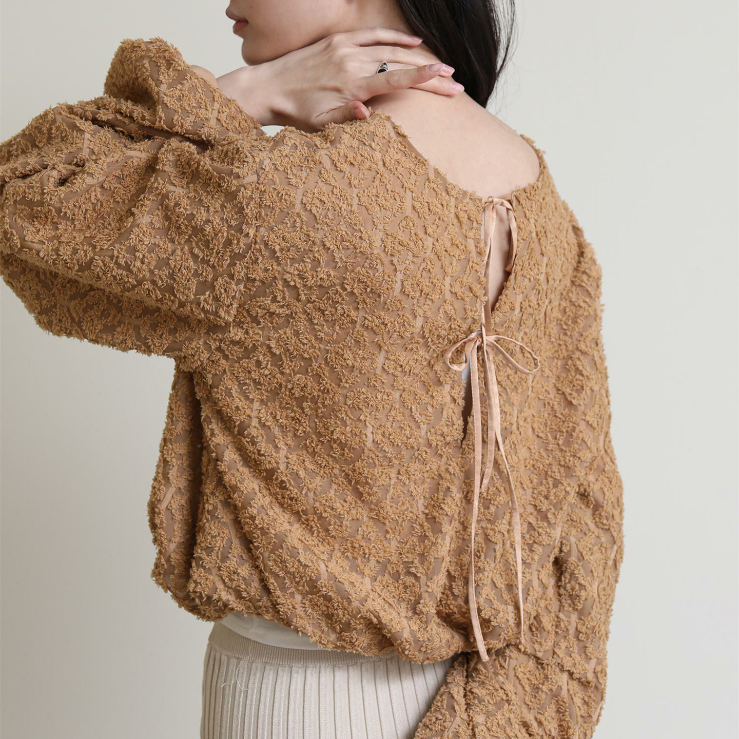 ブルベ夏/ブルベ冬服　ふわふわ起毛素材の丸首長袖ブラウス