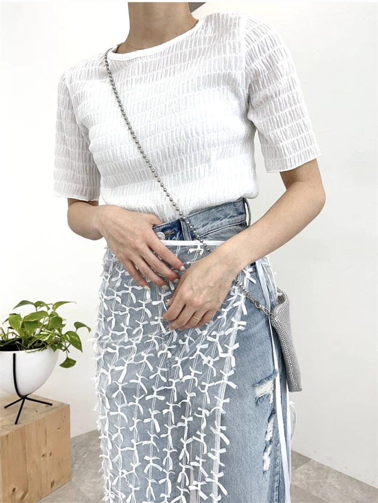 Tシャツ　立体模様のシャーリングトップス（ブルベ夏向け・ブルベ冬向け）