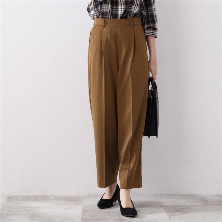 ブルベファッション 上品シルエット テーパードパンツ