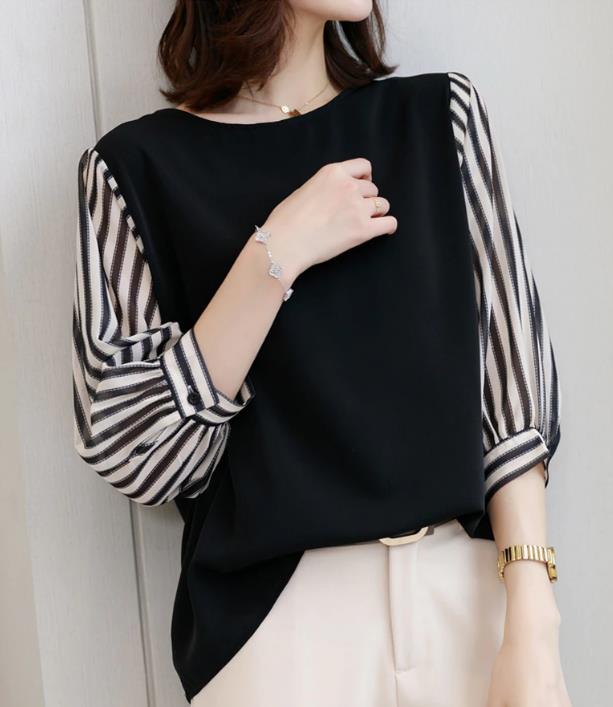 Tシャツ 優雅なふんわり袖デザイン切替Tシャツ（ブルベ冬向け）