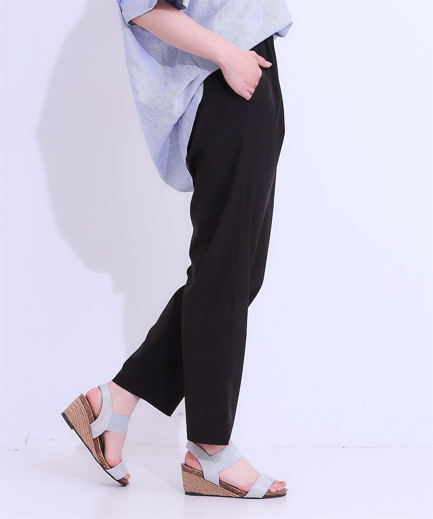 パンツ　やわらか仕立て上品テーパードパンツ（ブルベ夏向け・ブルベ冬向け）