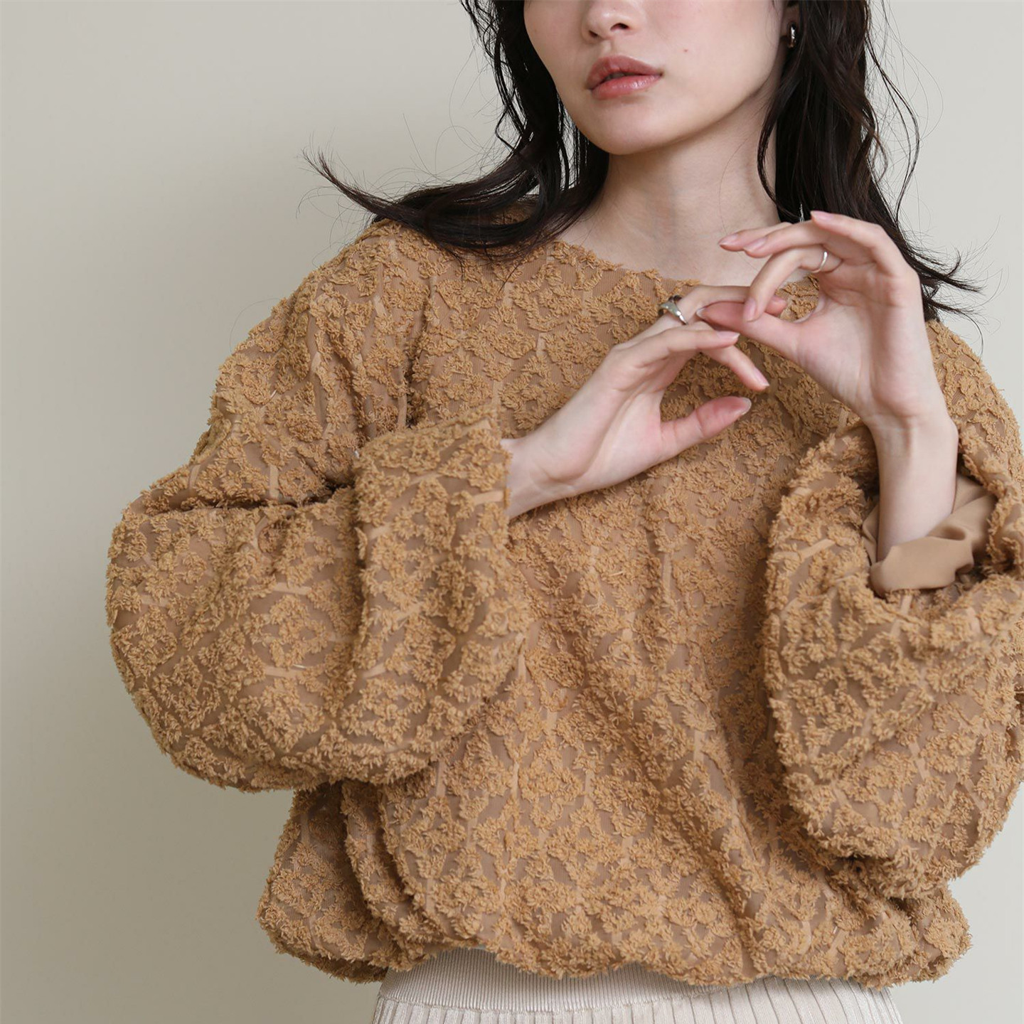 ブルベ夏/ブルベ冬服　ふわふわ起毛素材の丸首長袖ブラウス