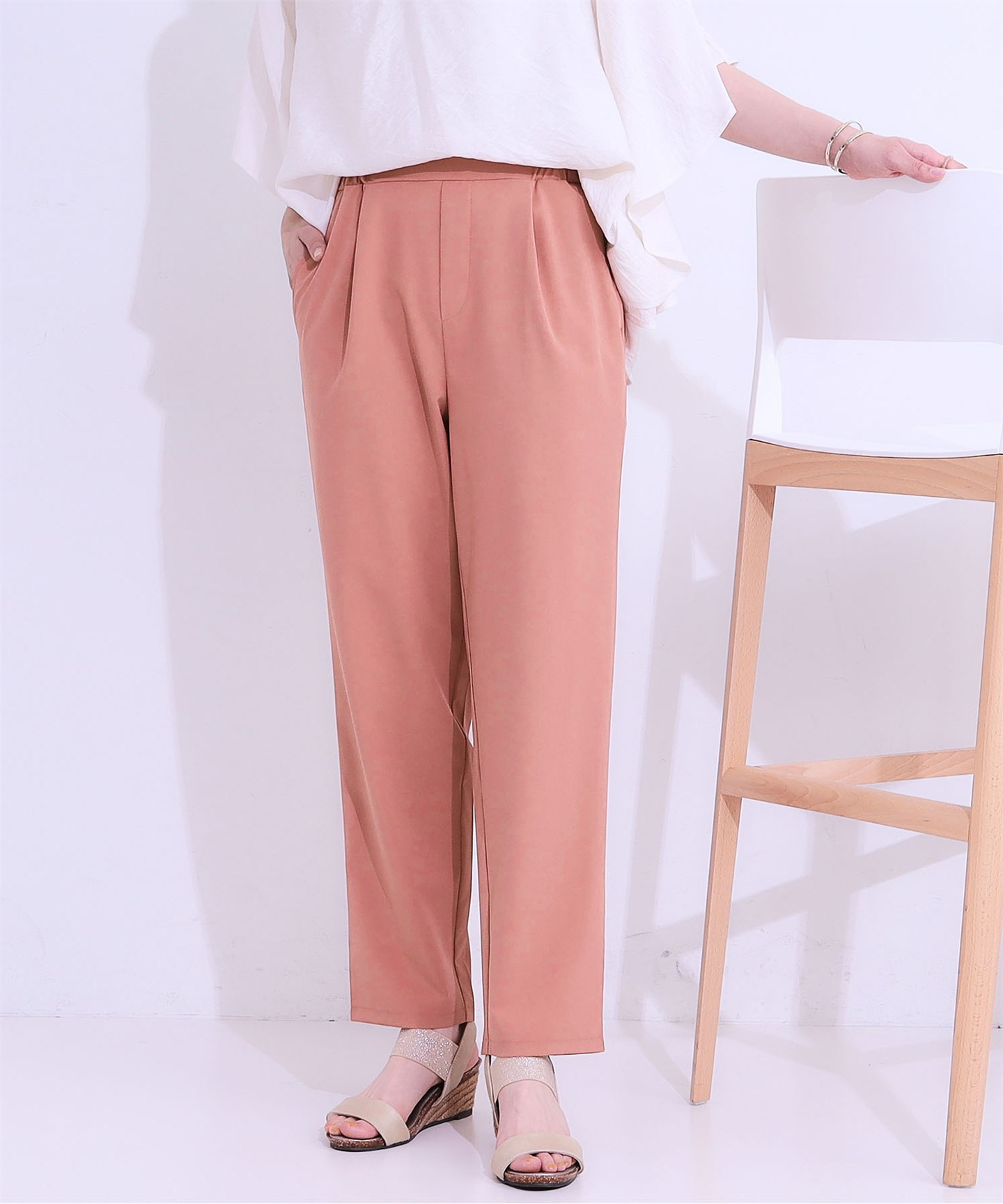 パンツ　やわらか仕立て上品テーパードパンツ（ブルベ夏向け・ブルベ冬向け）