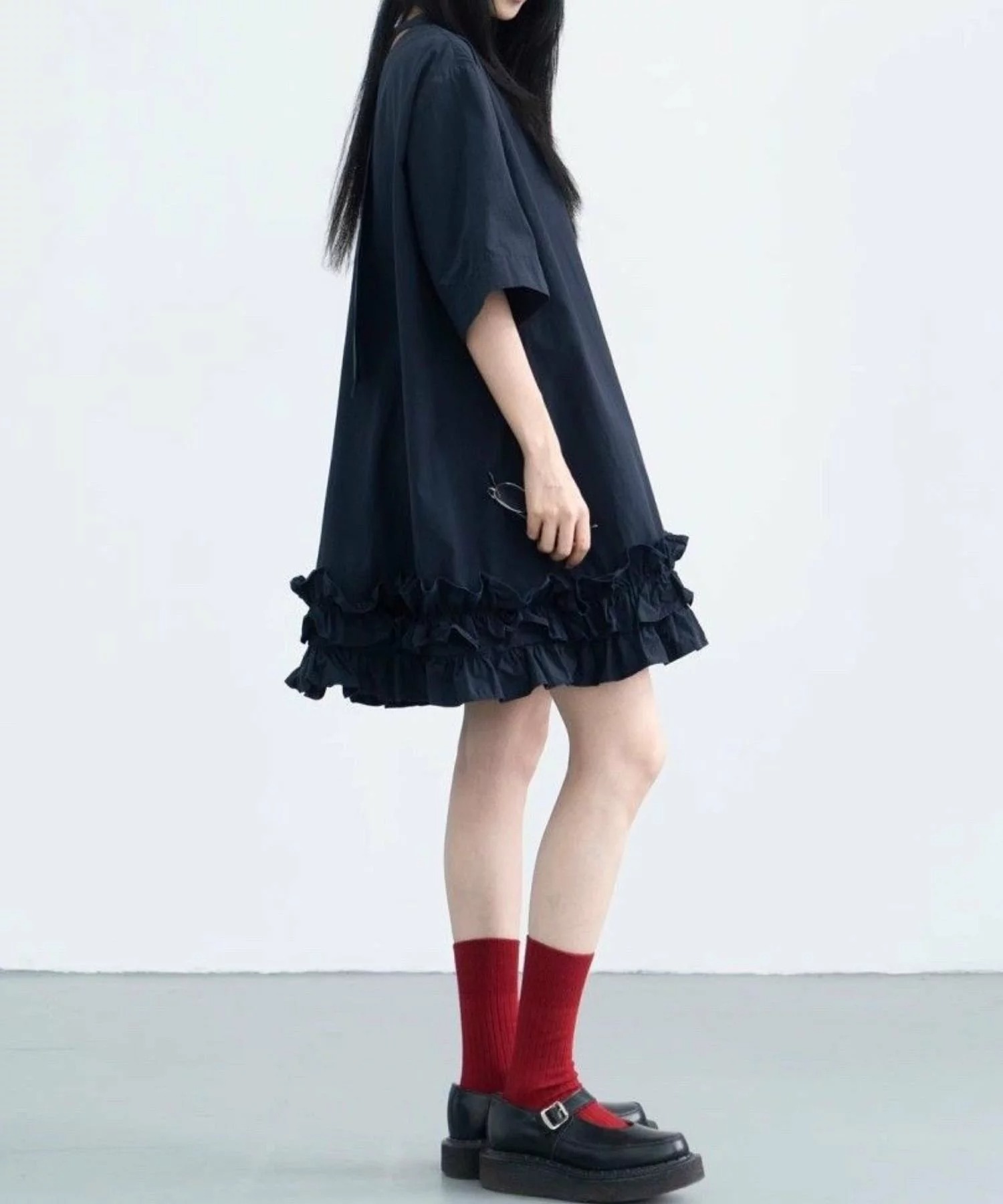ブルベ服　韓国風 裾フリル 五分袖 Aラインワンピース（ブルベ冬向け）