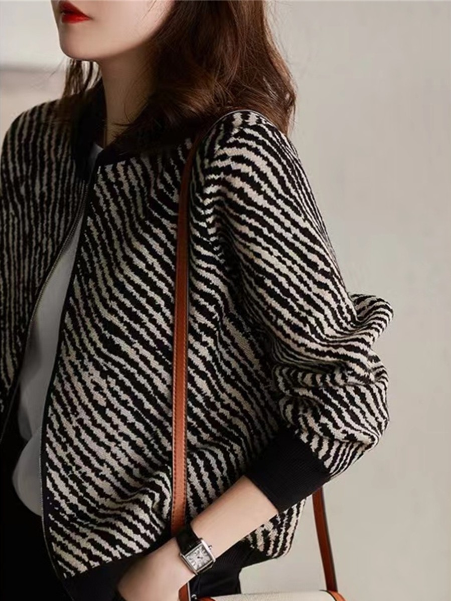 ブルベ夏/ブルベ冬服　ゼブラ柄ニットジップアップブルゾン
