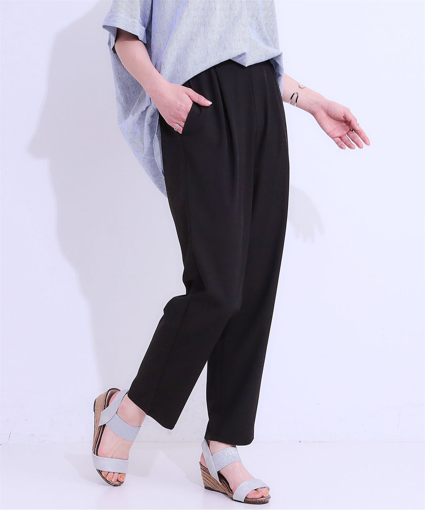 パンツ　やわらか仕立て上品テーパードパンツ（ブルベ夏向け・ブルベ冬向け）